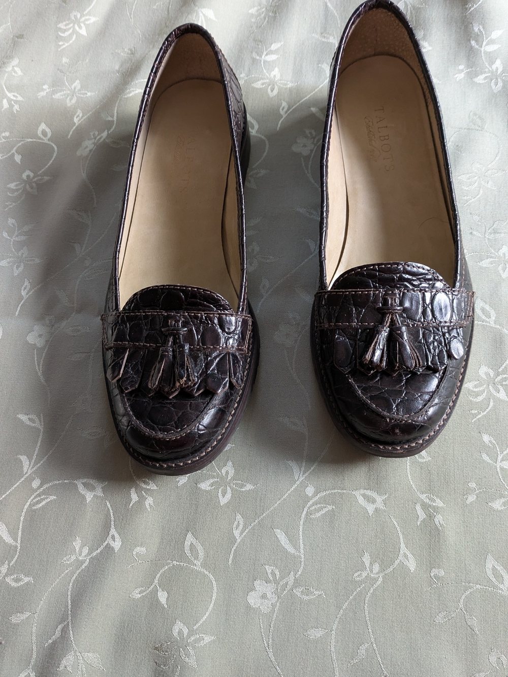Talbots women's brown Croc, embossed leather tassel loafer, size 7B